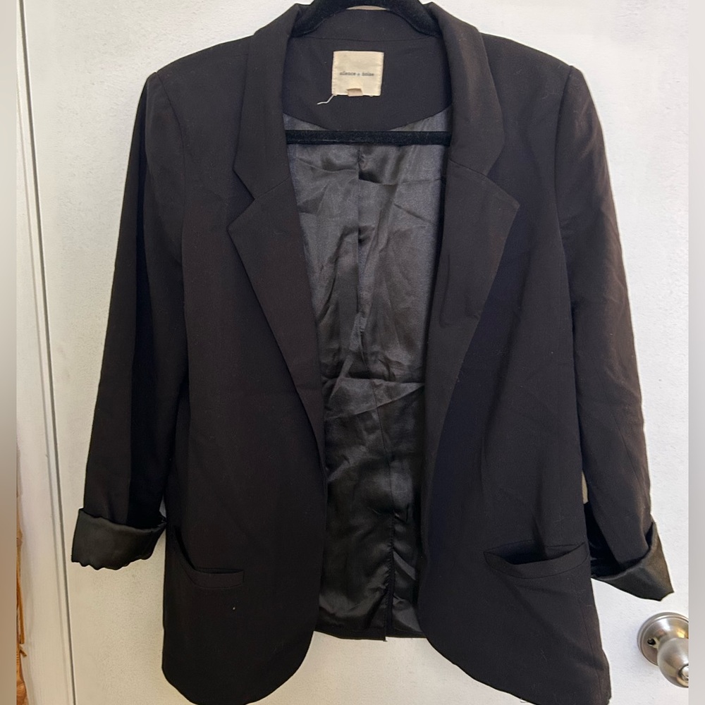 Women’s blazer by silence + noise
